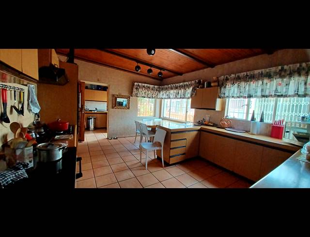 3 BEDROOM FREEHOLD FOR SALE IN KENLEAF